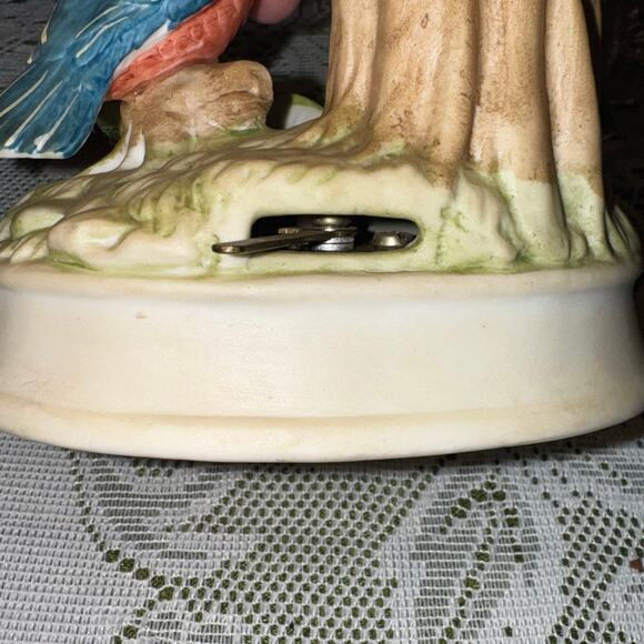 VTG Gorham of Japan 1978 Porcelain Blue & Red Bird Baby Bird Figurine  Music Box - Picture 8 of 10